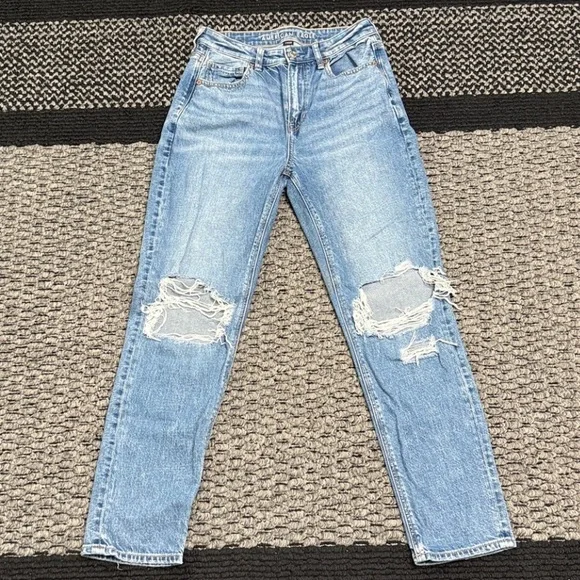 American Eagle Mom Jean Strigid Womens Sz 4 Distressed Thrashed Y2K Casual - Picture 1 of 9